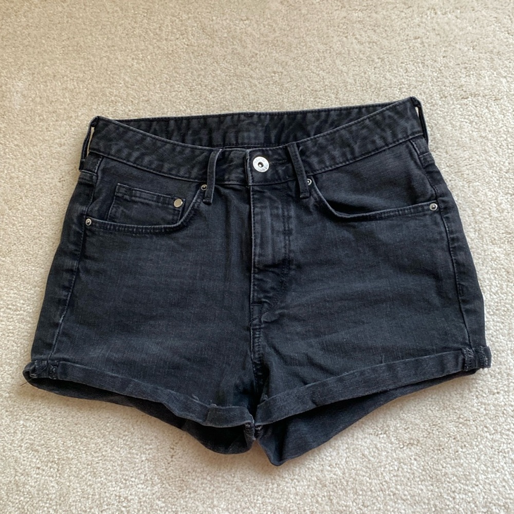 HM black jean shorts